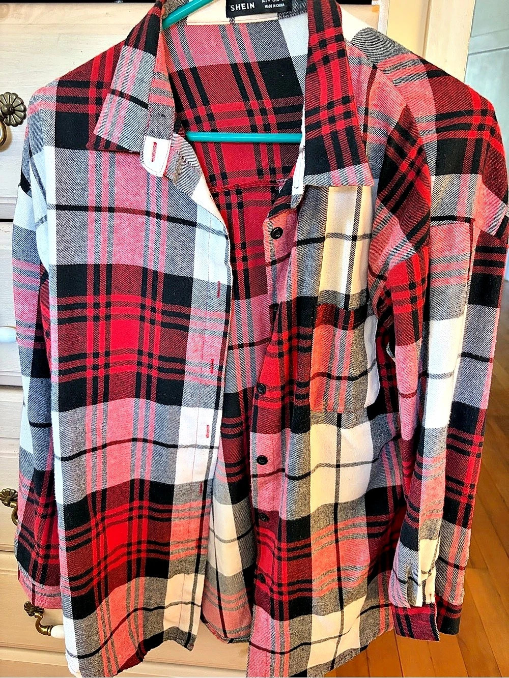 SHEIN Plaid Button Down Shirt in Red & Black Size Medium Like New